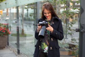 Lee más sobre el artículo Cómo Documentar tu Viaje con Fotografía Street: Capturando la Esencia de la Vida Cotidiana en tus Aventuras